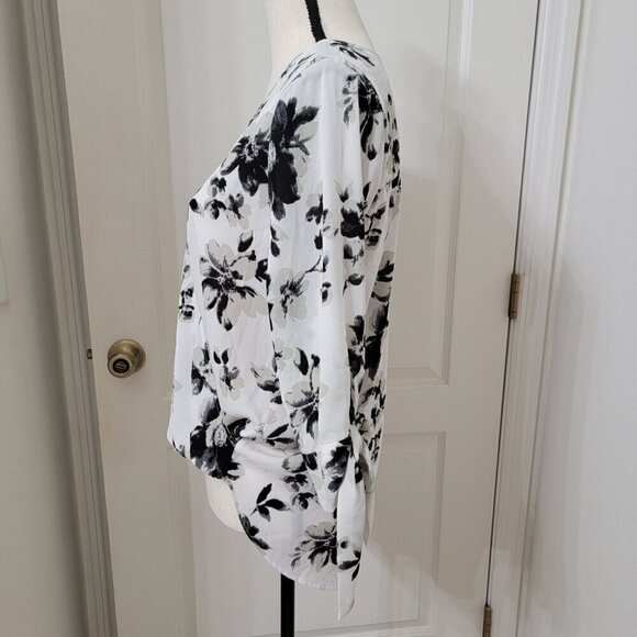 West Kei Size S White w/ Black and Gray Floral Bubble Hem Blouse - Picture 4 of 14